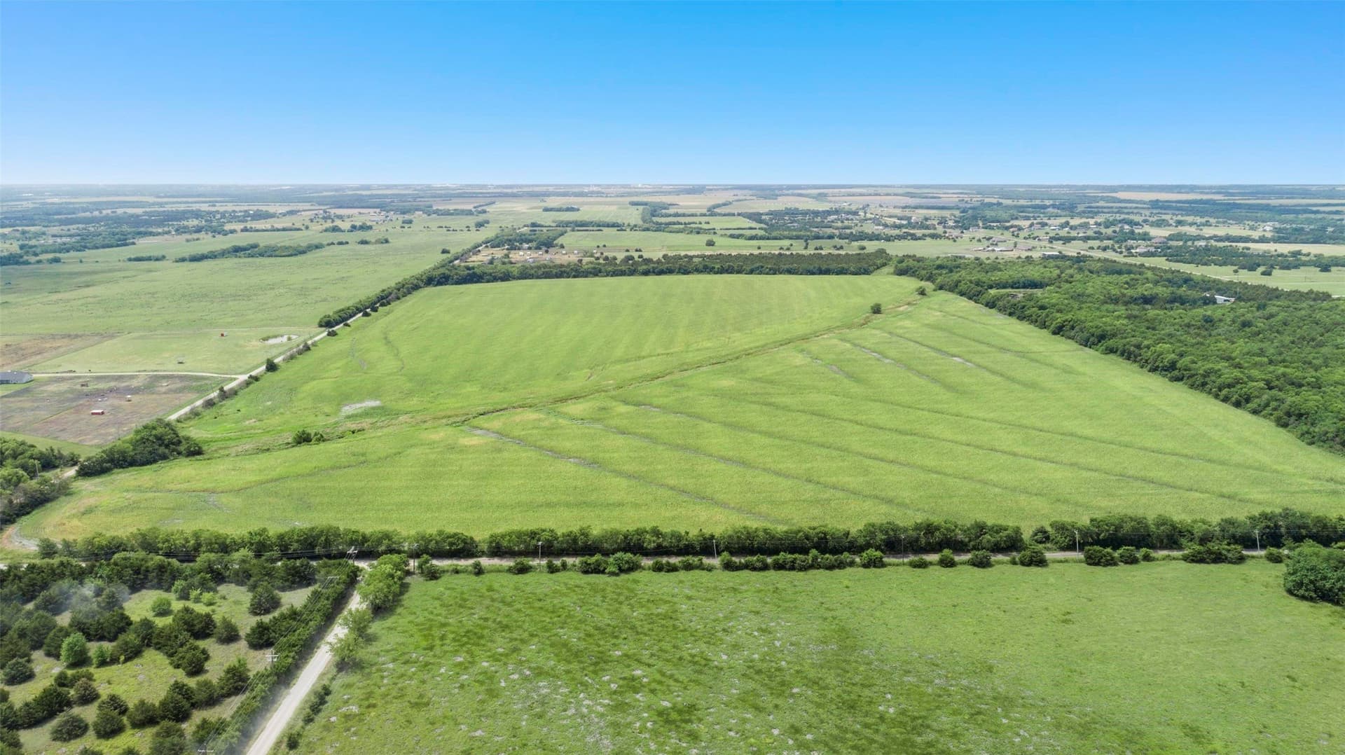 104.98 acres in Hunt County - photo 2