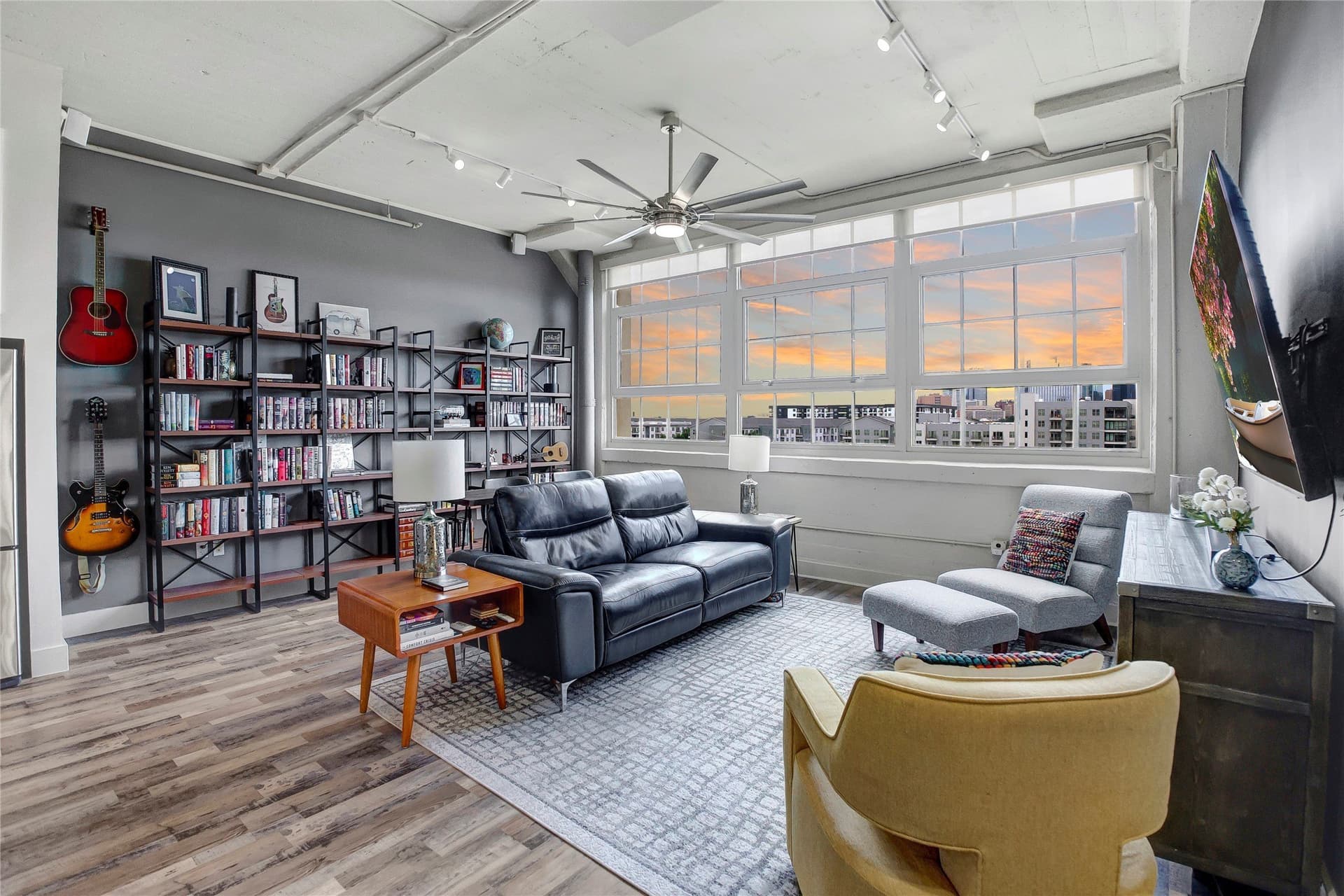 10.7 acres in Tarrant County gallery image 2