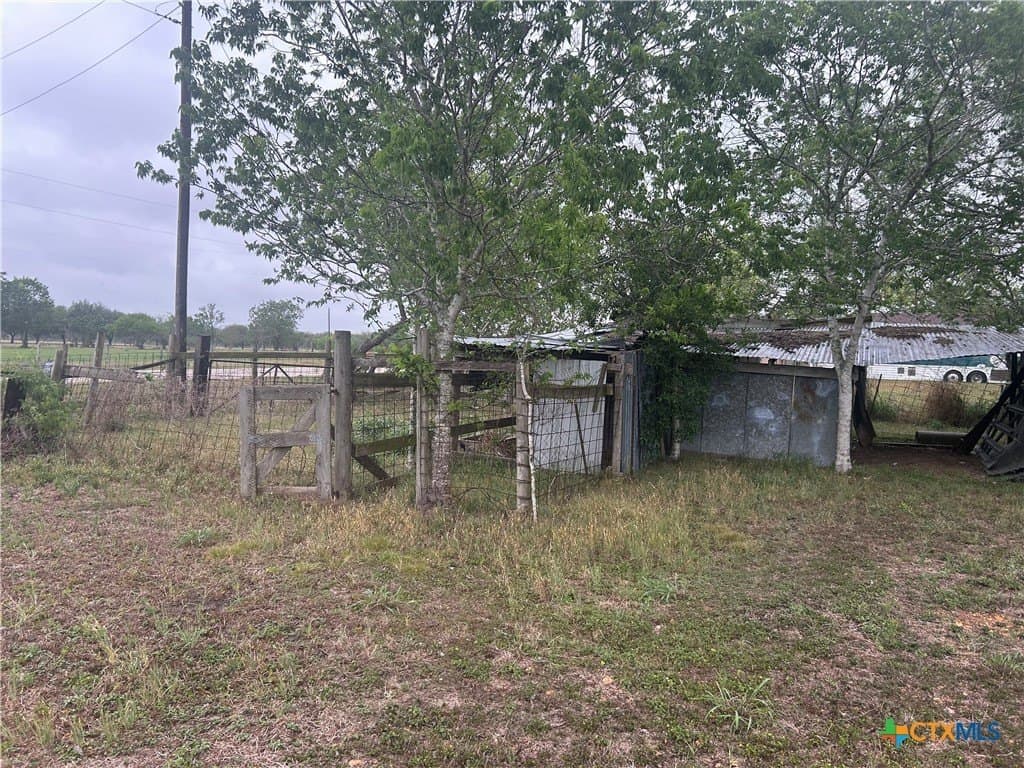 5 acres in Victoria County - photo 19