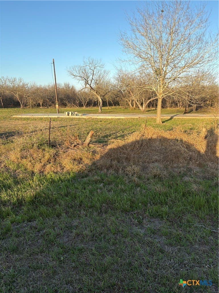 5 acres in Victoria County
