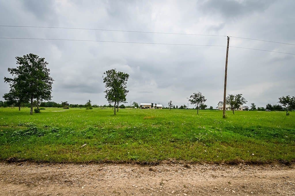 7.84 acres in Gonzales County gallery image 3