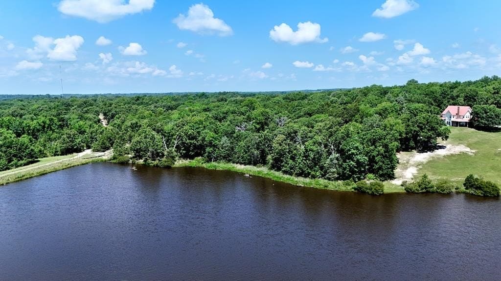 6.66 acres in Henderson County