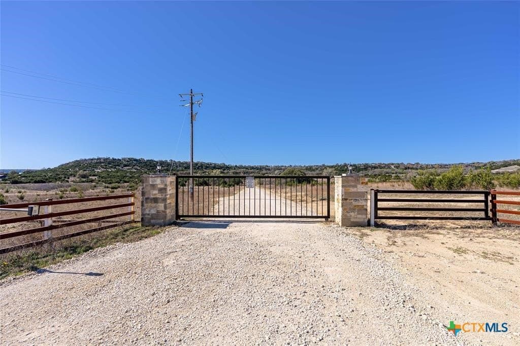 10.02 acres in Lampasas County gallery image 3
