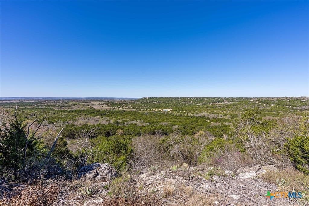 10.02 acres in Lampasas County