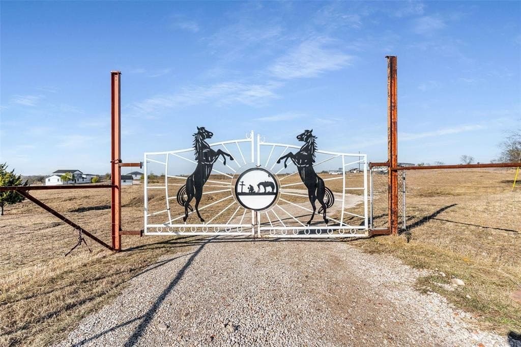 10.04 acres in Ellis County gallery image 2