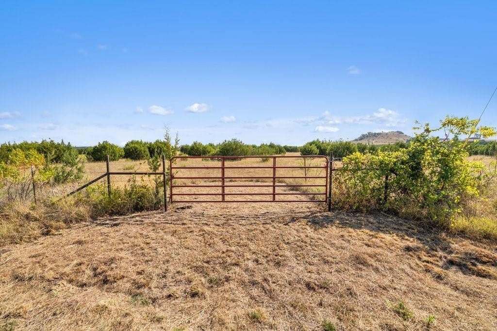 11 acres in Bosque County gallery image 2