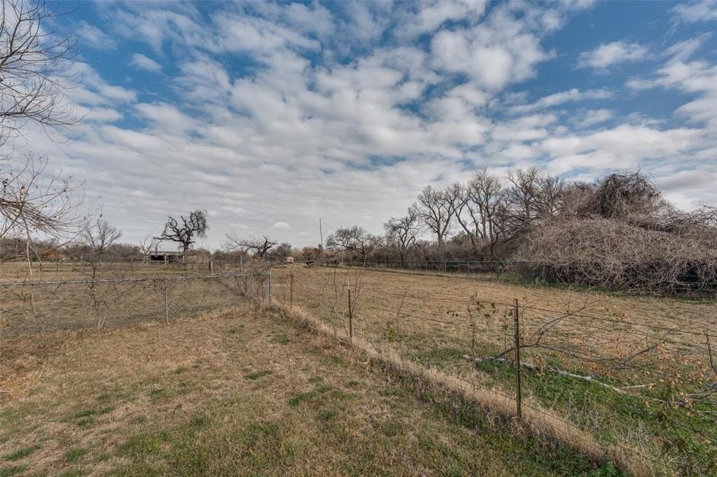 1.5 acres in Tarrant County featured view