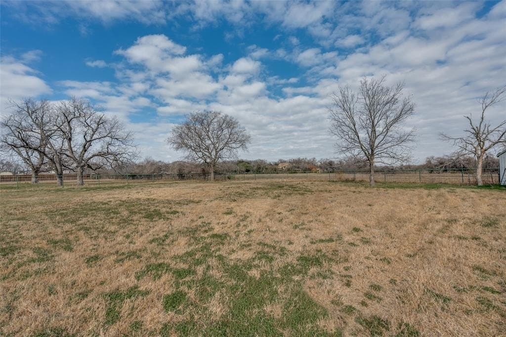 1.5 acres in Tarrant County gallery image 3