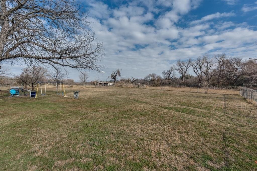 1.5 acres in Tarrant County gallery image 4