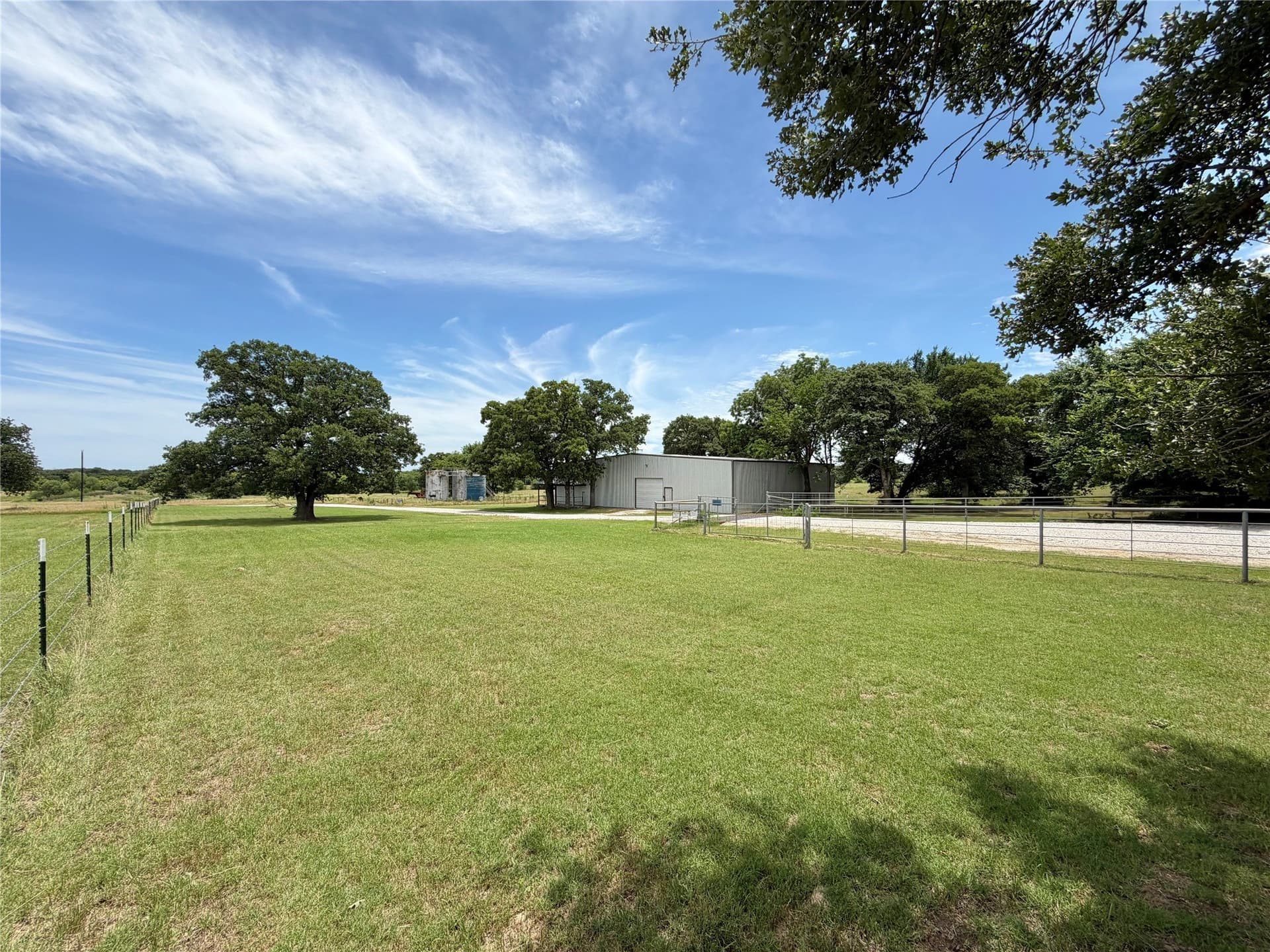 11.73 acres in Montague County - photo 2