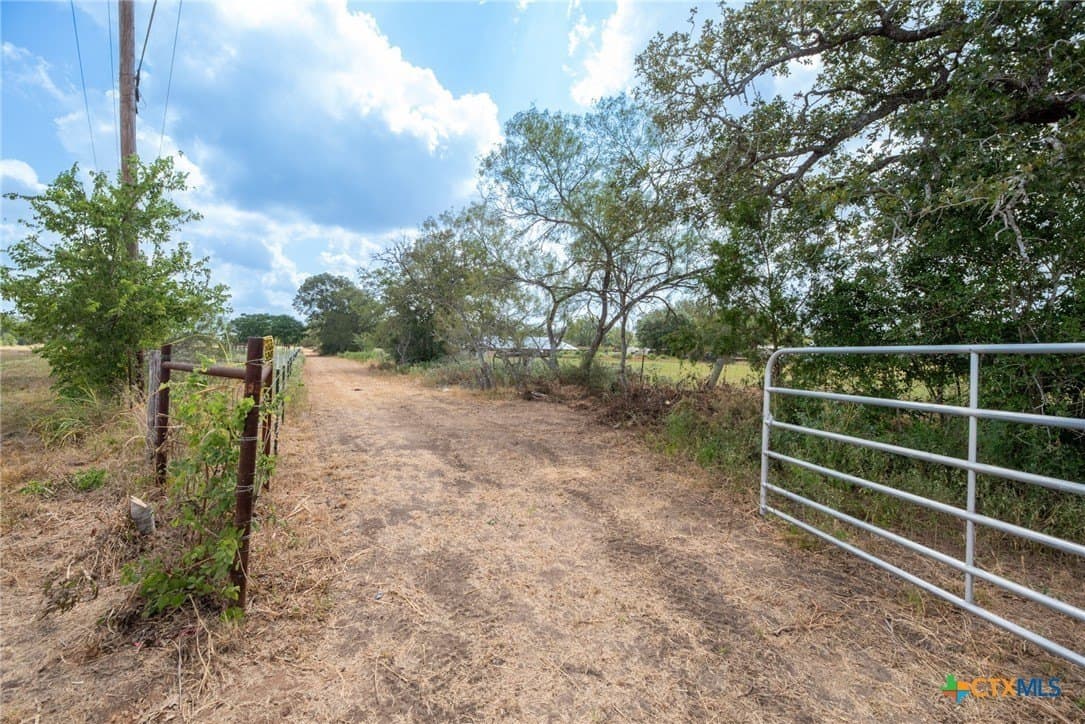 30.47 acres in Gonzales County - photo 6