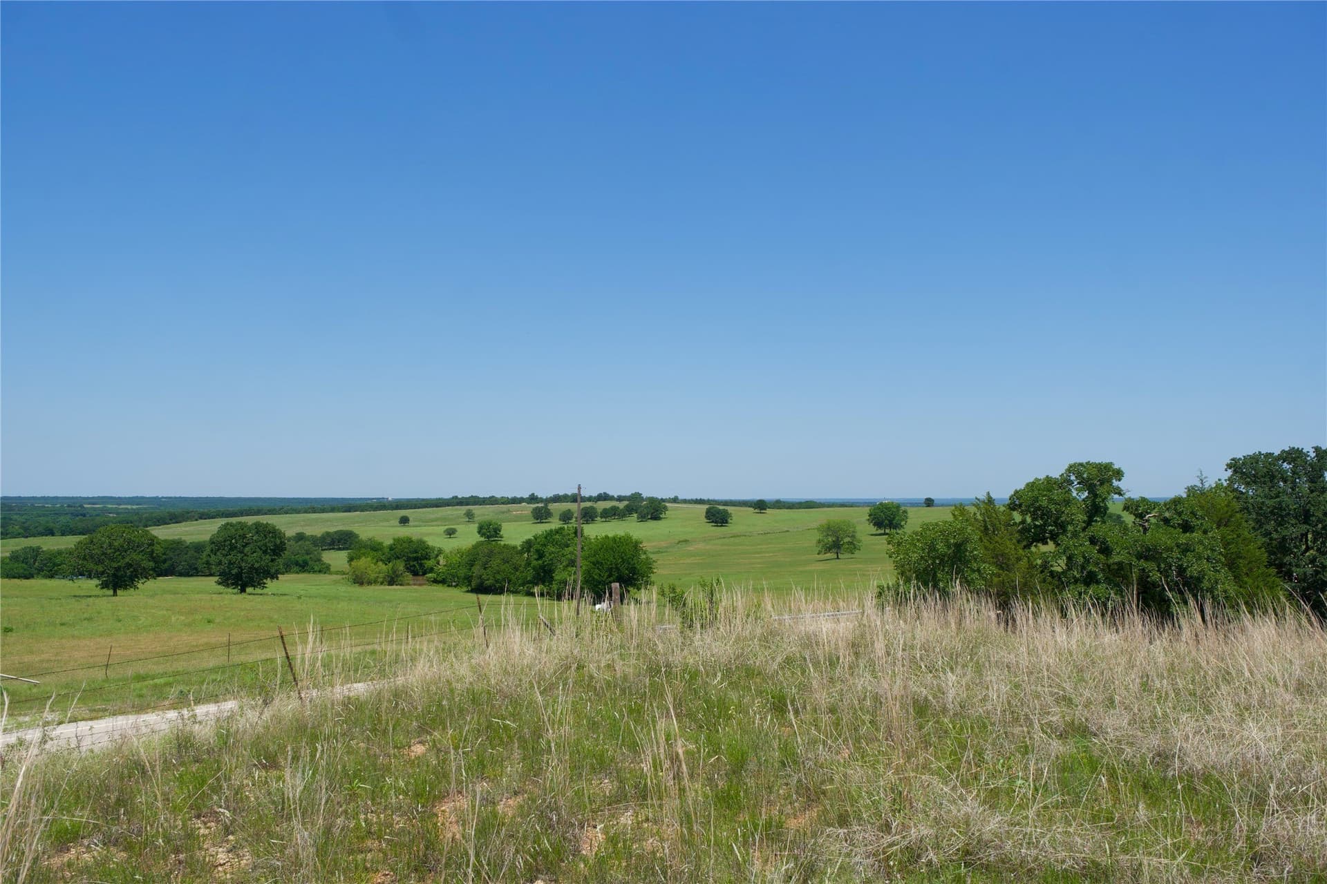 35.64 acres in Cooke County - photo 2