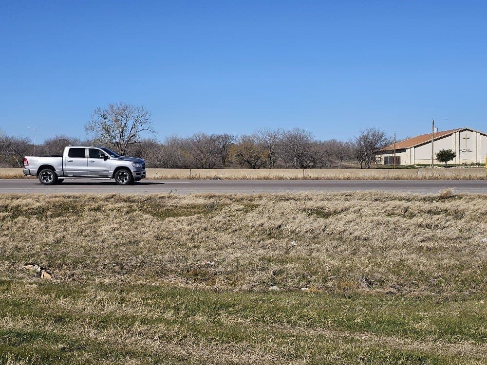5.9 acres in Tarrant County gallery image 3