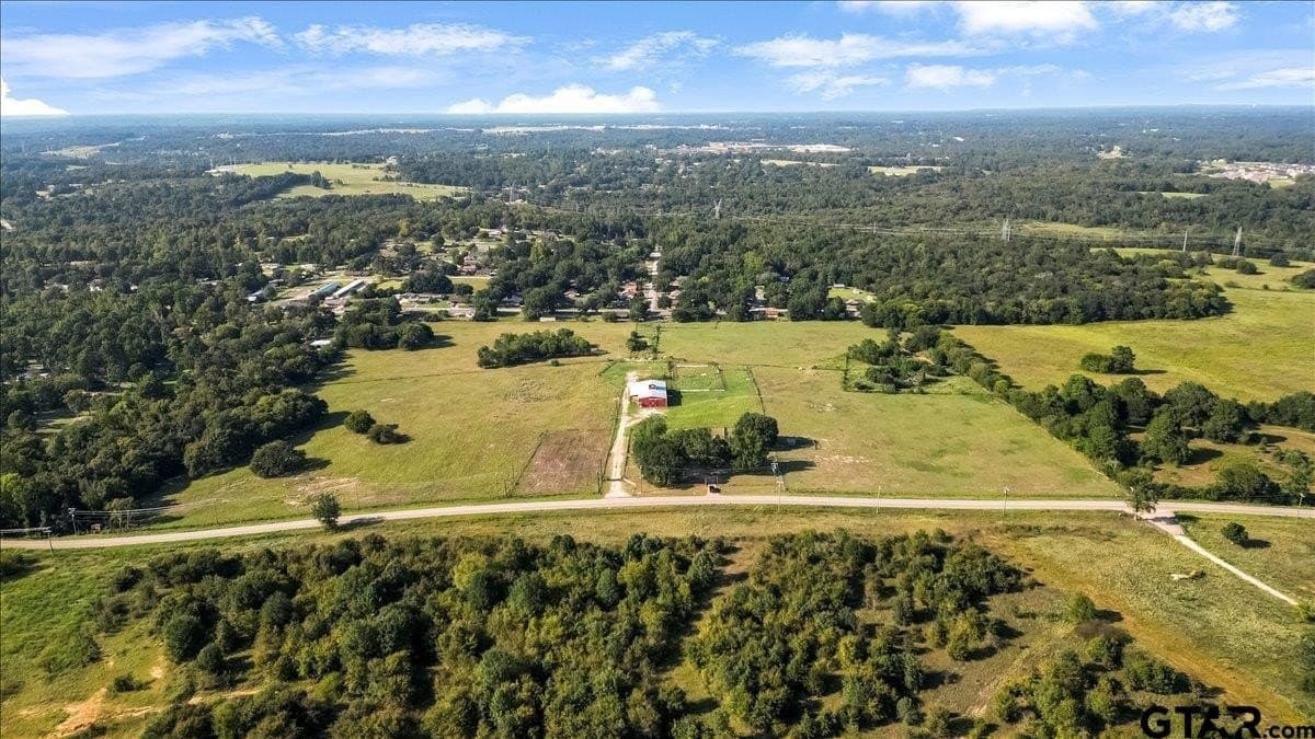 13 acres in Smith County