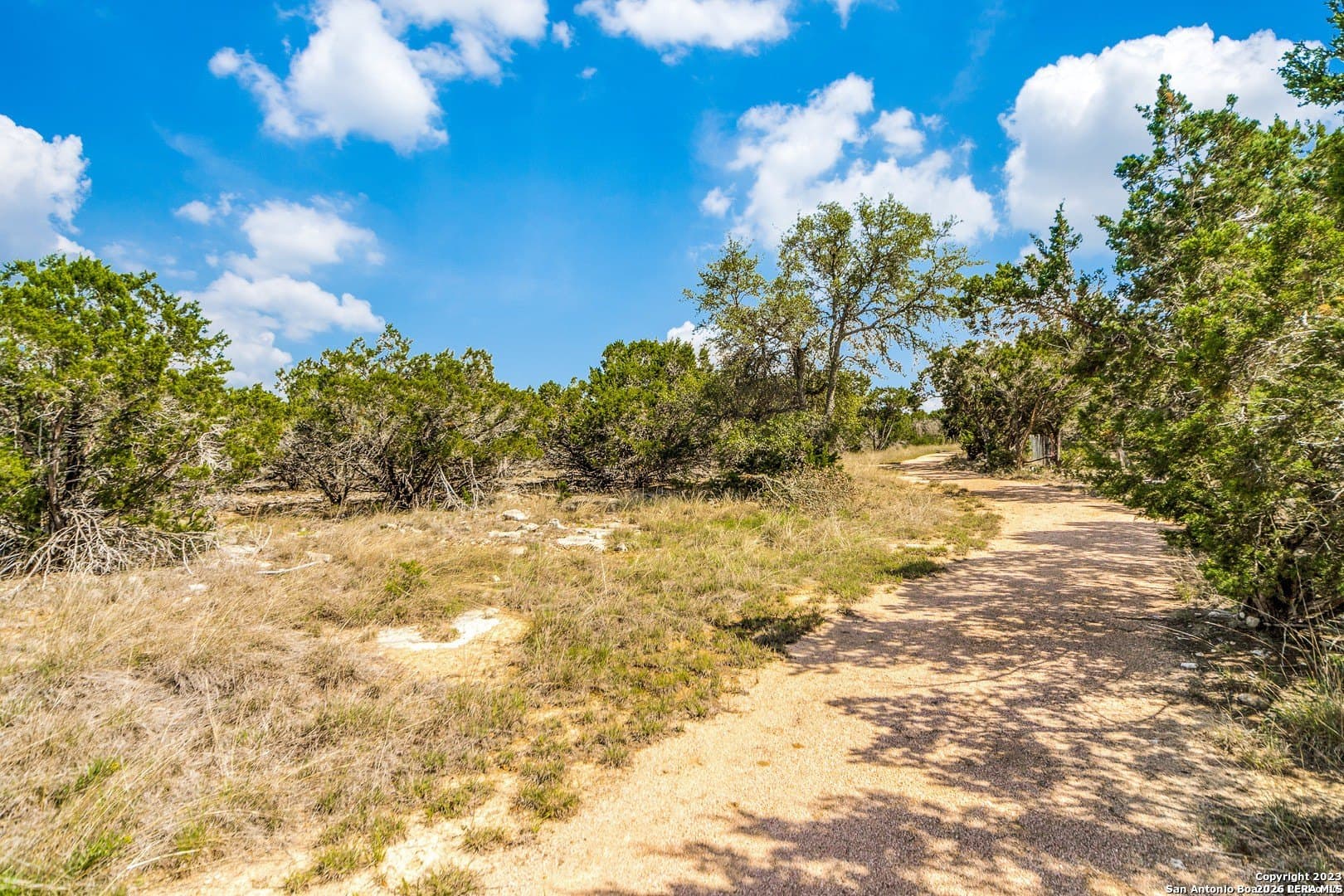 1.05 acres in Kendall County gallery image 4
