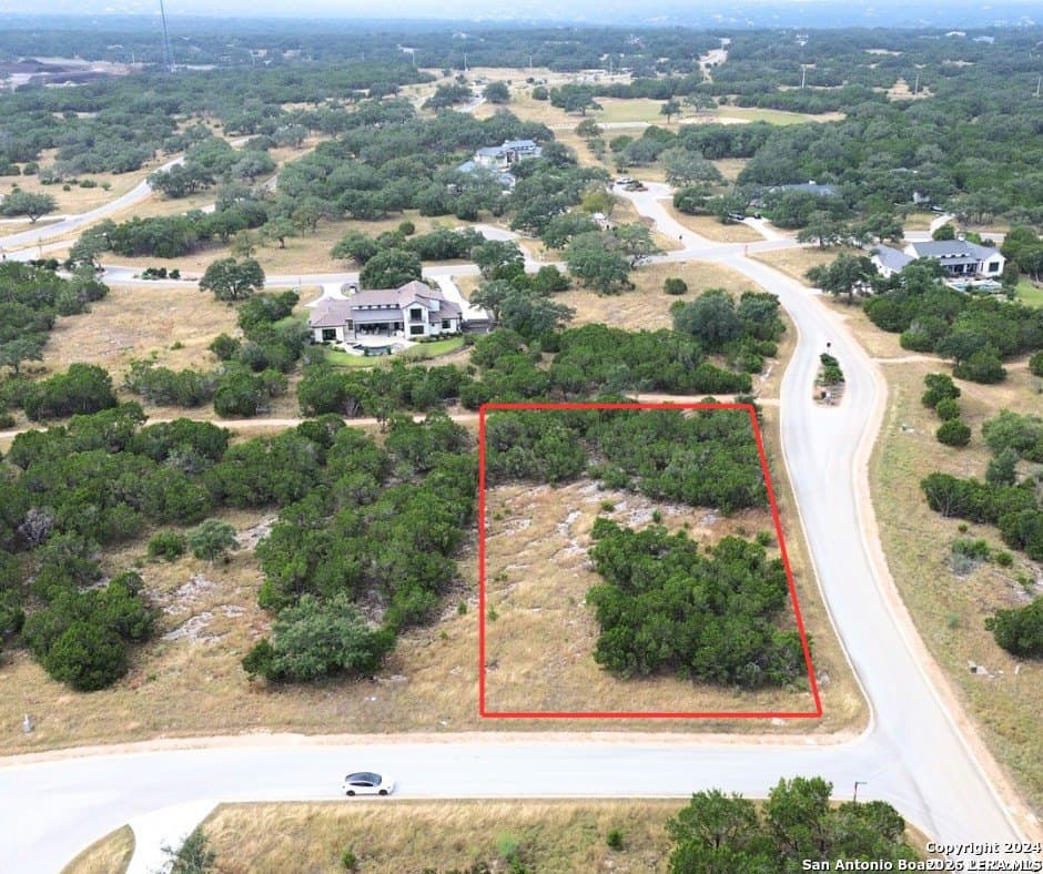 1.05 acres in Kendall County gallery image 2