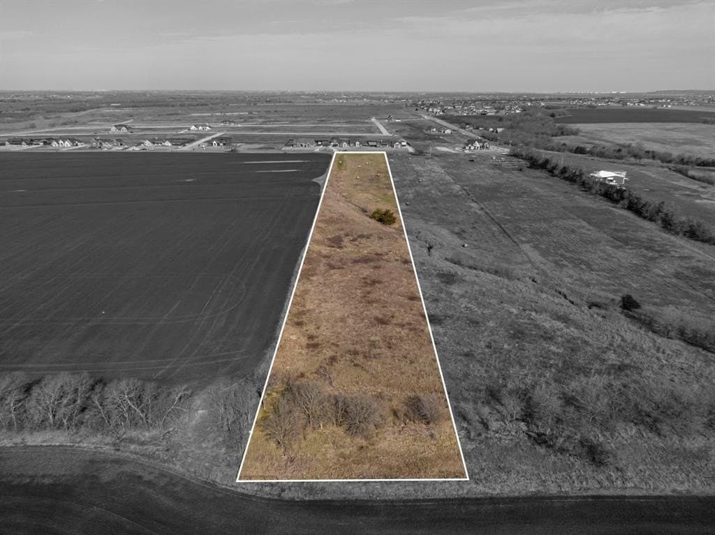 4.95 acres in Ellis County