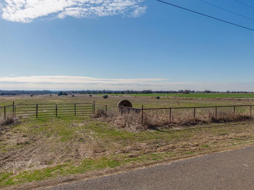 4.95 acres in Ellis County gallery image 4