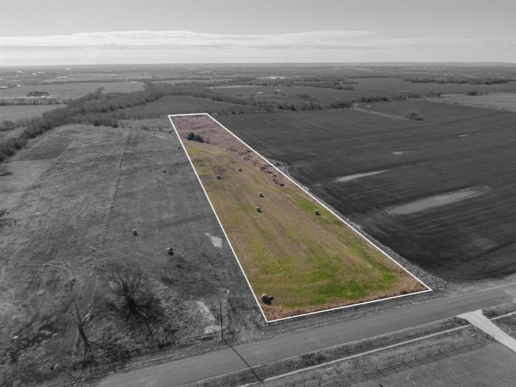 4.95 acres in Ellis County gallery image 2