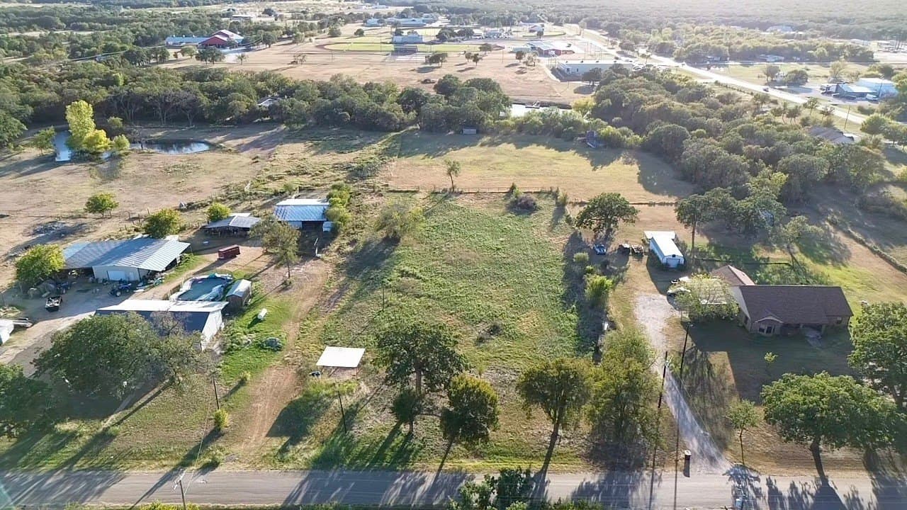 4.29 acres in McLennan County - photo 2