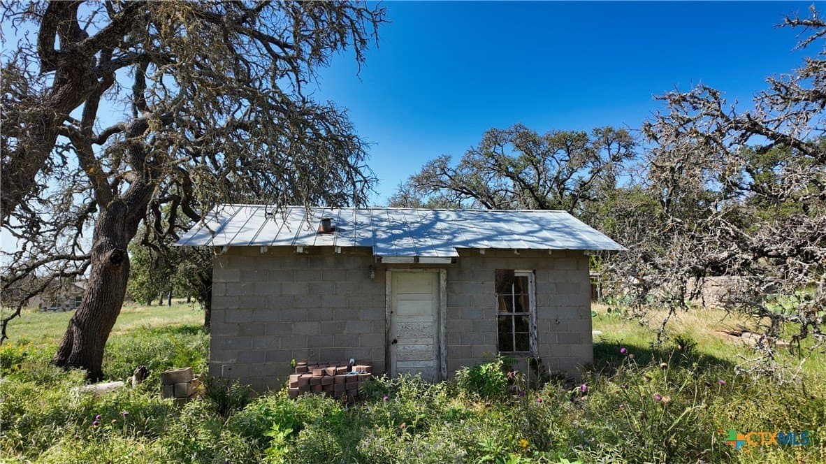 28.24 acres in Gillespie County - photo 10
