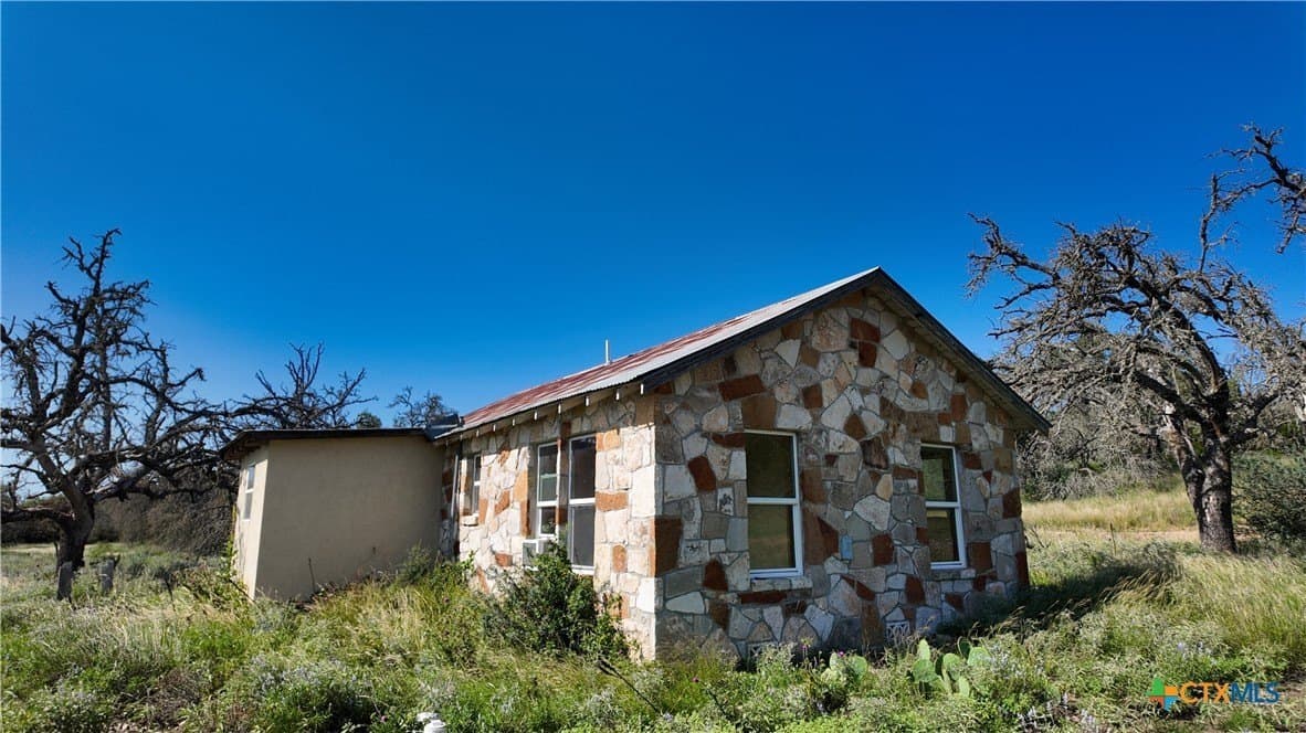28.24 acres in Gillespie County - photo 11