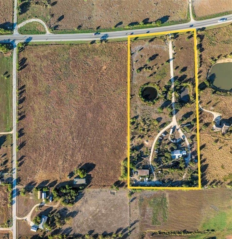 10.71 acres in Caldwell (TX) County - photo 9