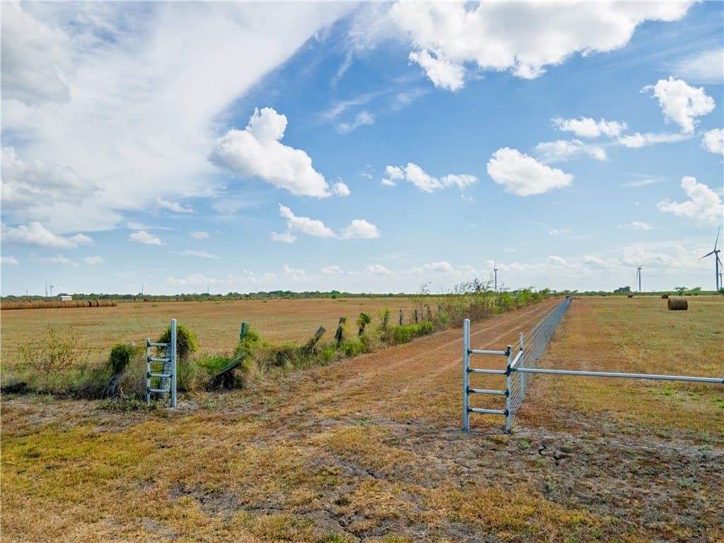 13.03 acres in San Patricio County - photo 7