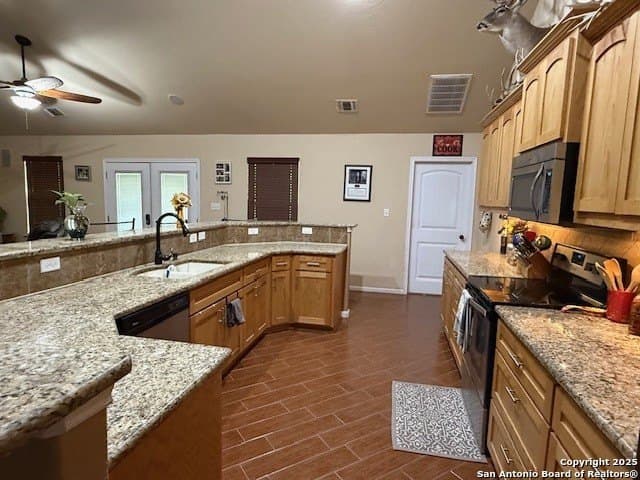 11 acres in Uvalde County gallery image 4