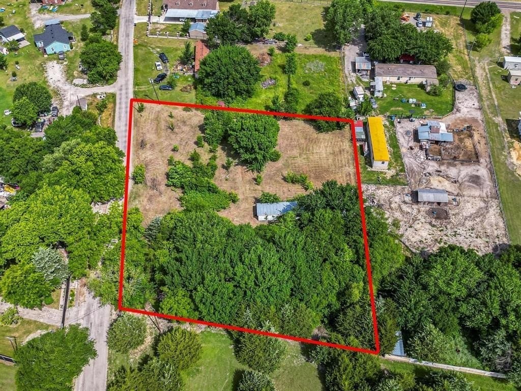 1.4 acres in Ellis County - photo 9