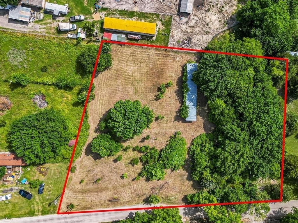 1.4 acres in Ellis County featured view