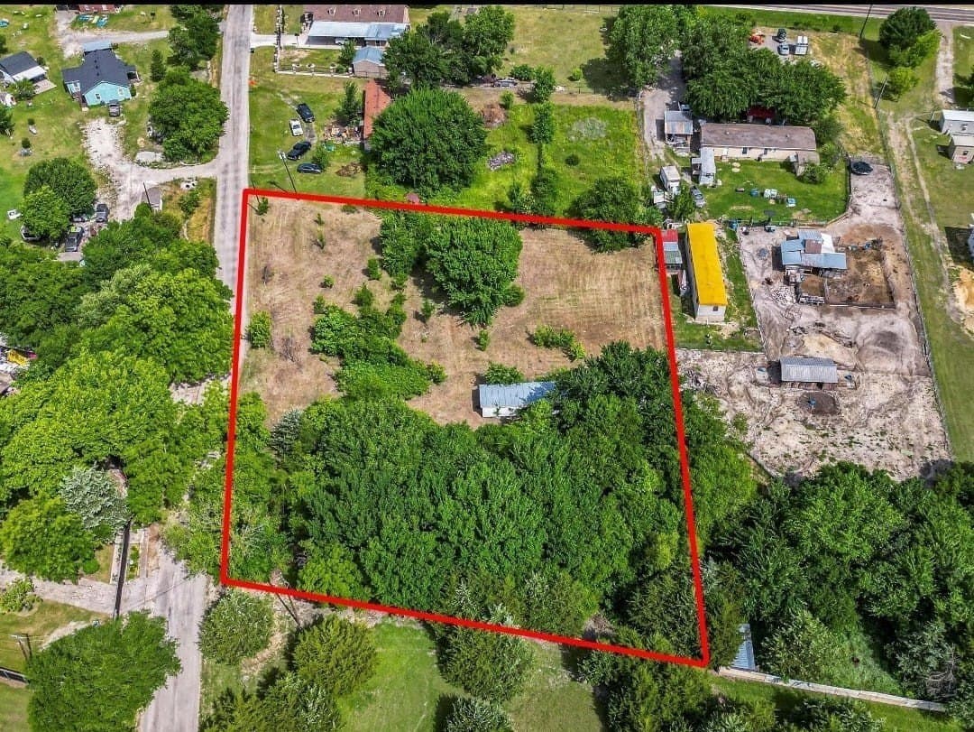 1.4 acres in Ellis County gallery image 2