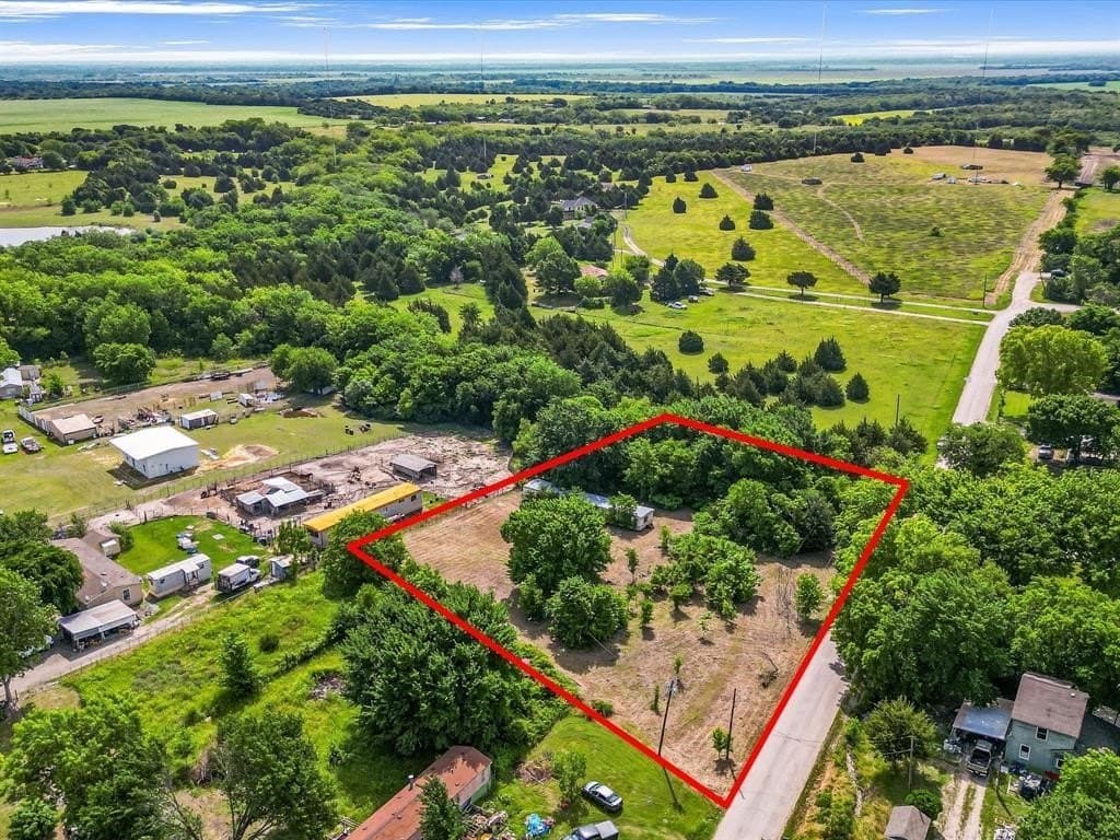 1.4 acres in Ellis County - photo 7