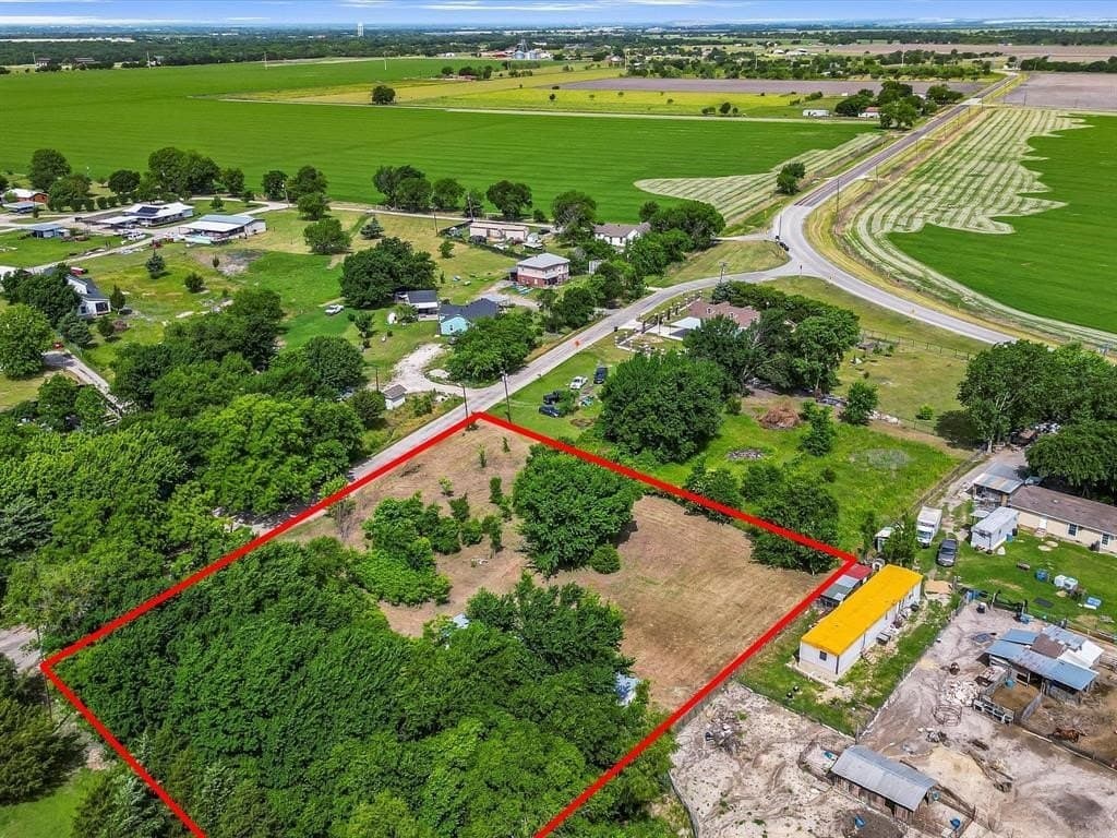 1.4 acres in Ellis County - photo 10