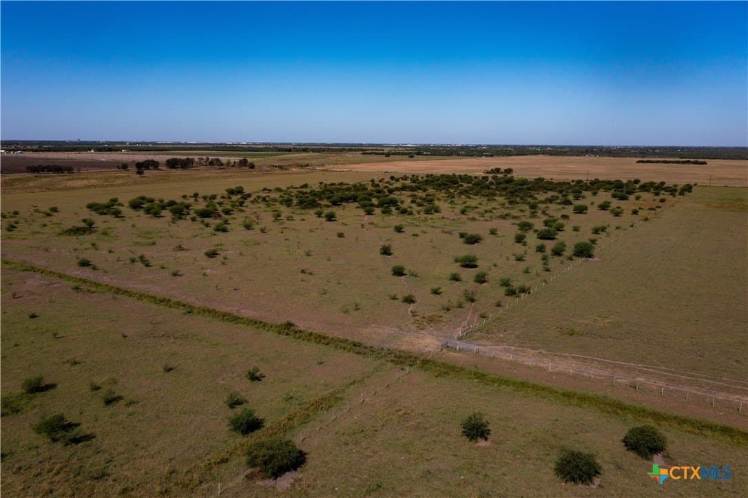 11 acres in Victoria County gallery image 2