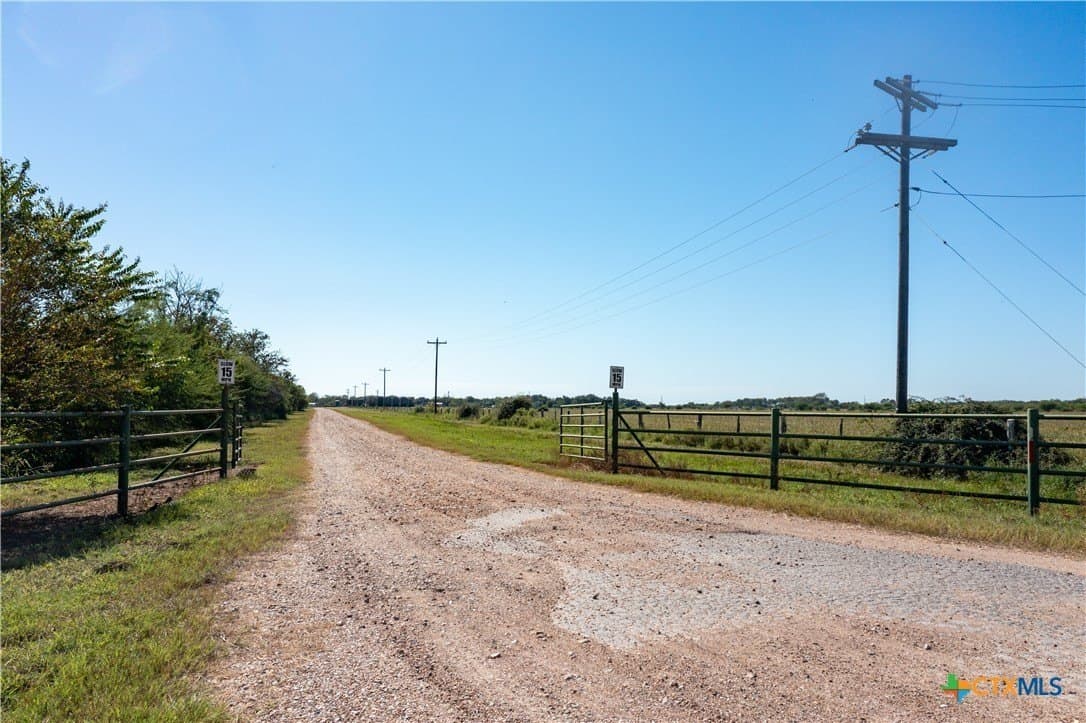 11 acres in Victoria County