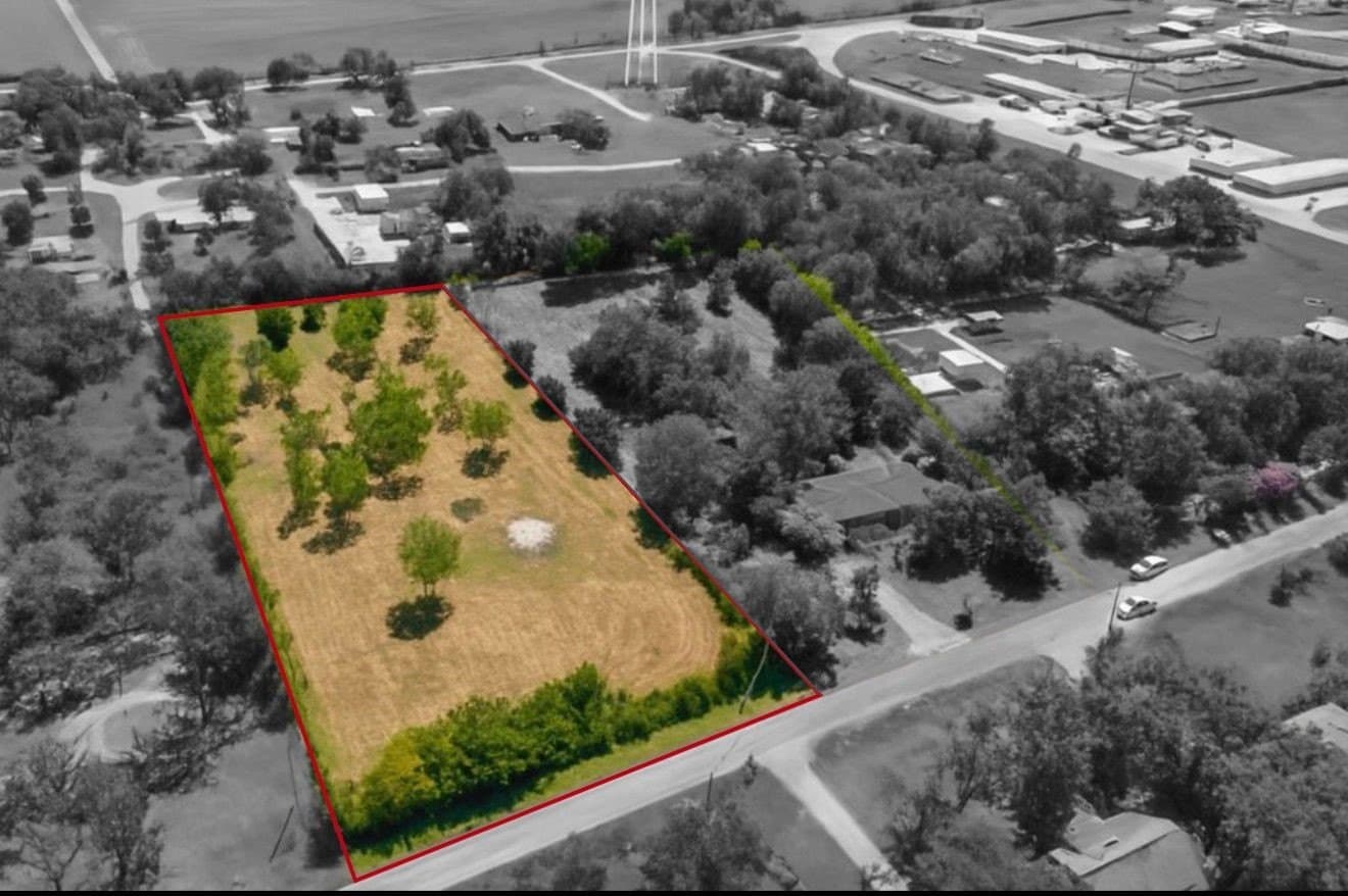 2 acres in Ellis County