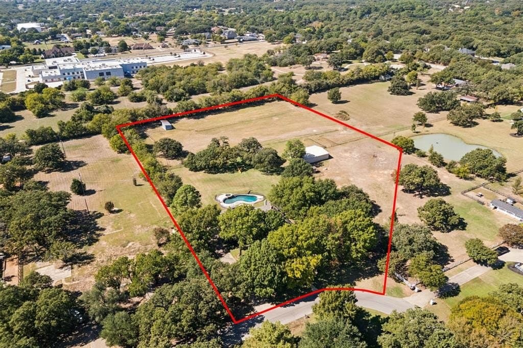 4.98 acres in Tarrant County