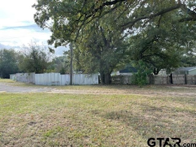 0.67 acres in Henderson County gallery image 2
