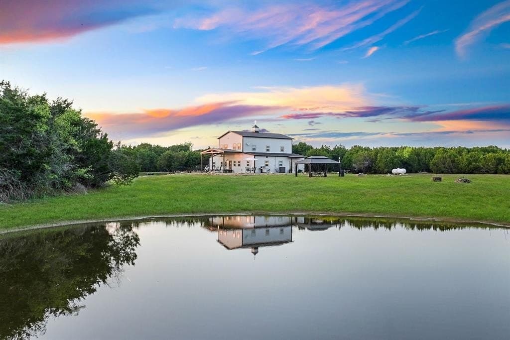 11 acres in Hill County