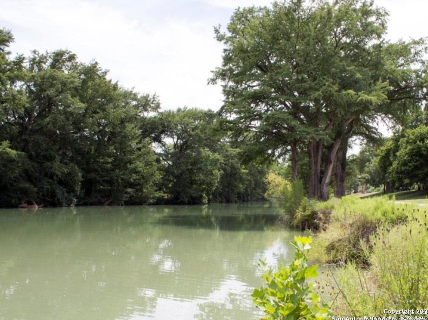 2.01 acres in Bandera County gallery image 2