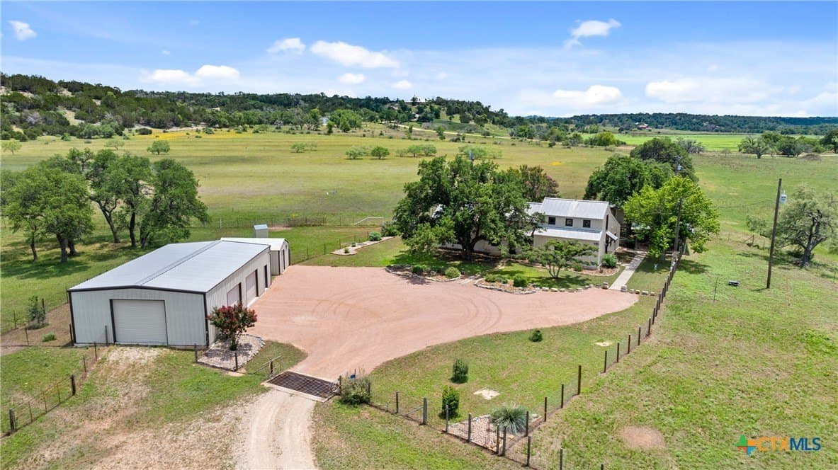 28 acres in Gillespie County