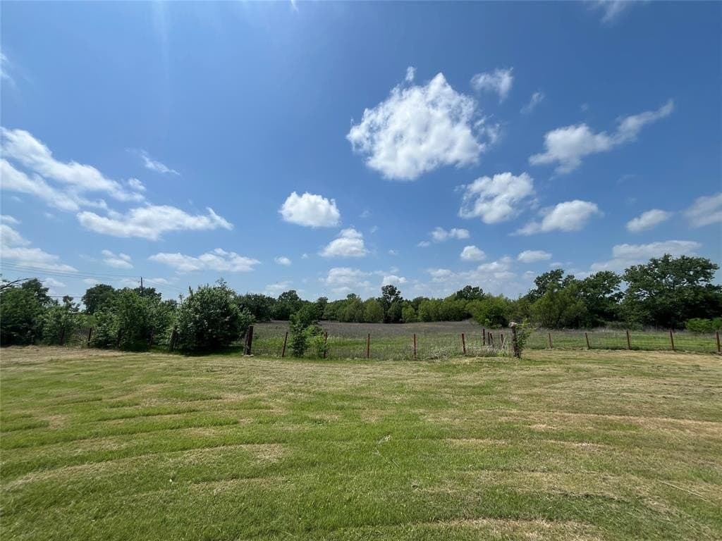4.5 acres in Ellis County