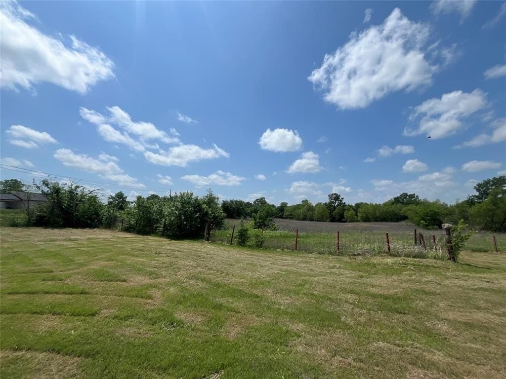 4.5 acres in Ellis County gallery image 2