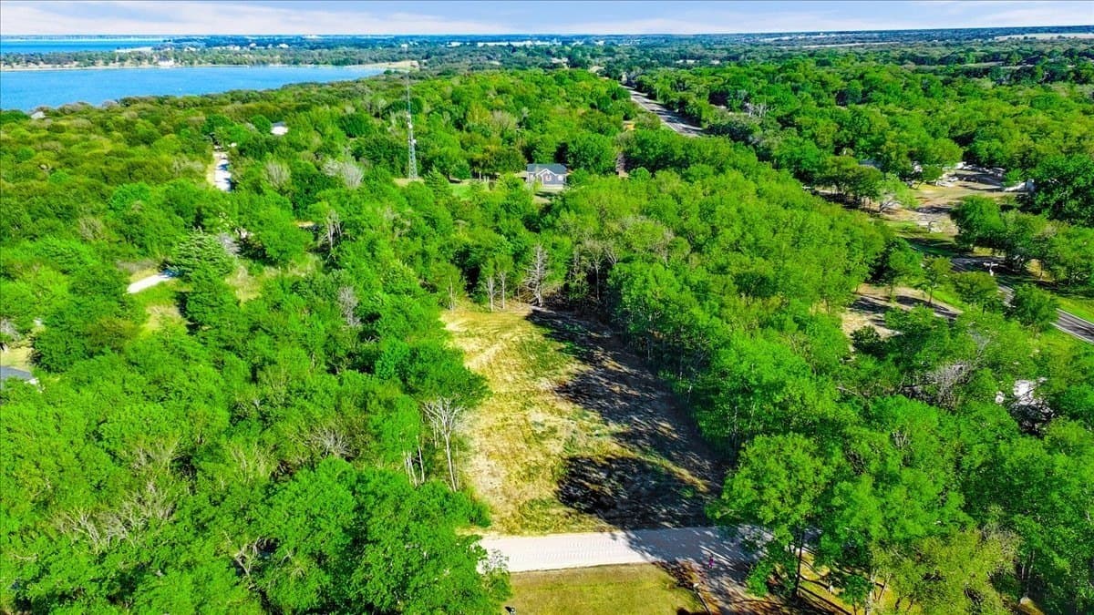 0.48 acres in Navarro County - photo 9