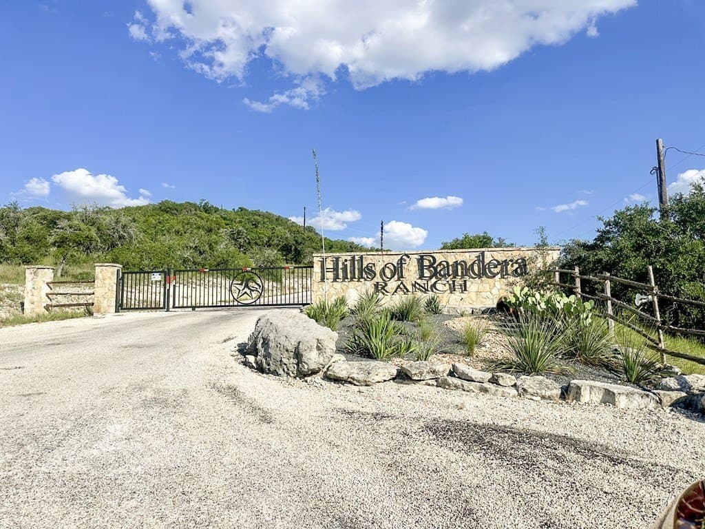 5.69 acres in Bandera County - photo 7