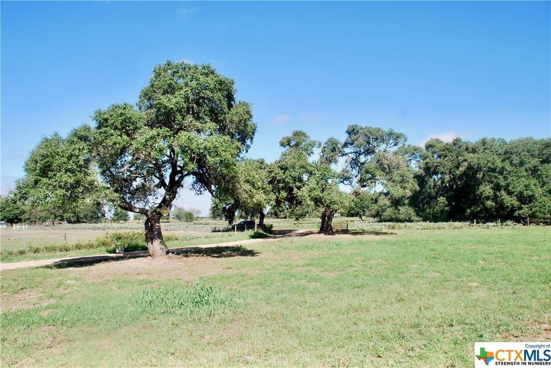3.17 acres in Lavaca County - photo 8