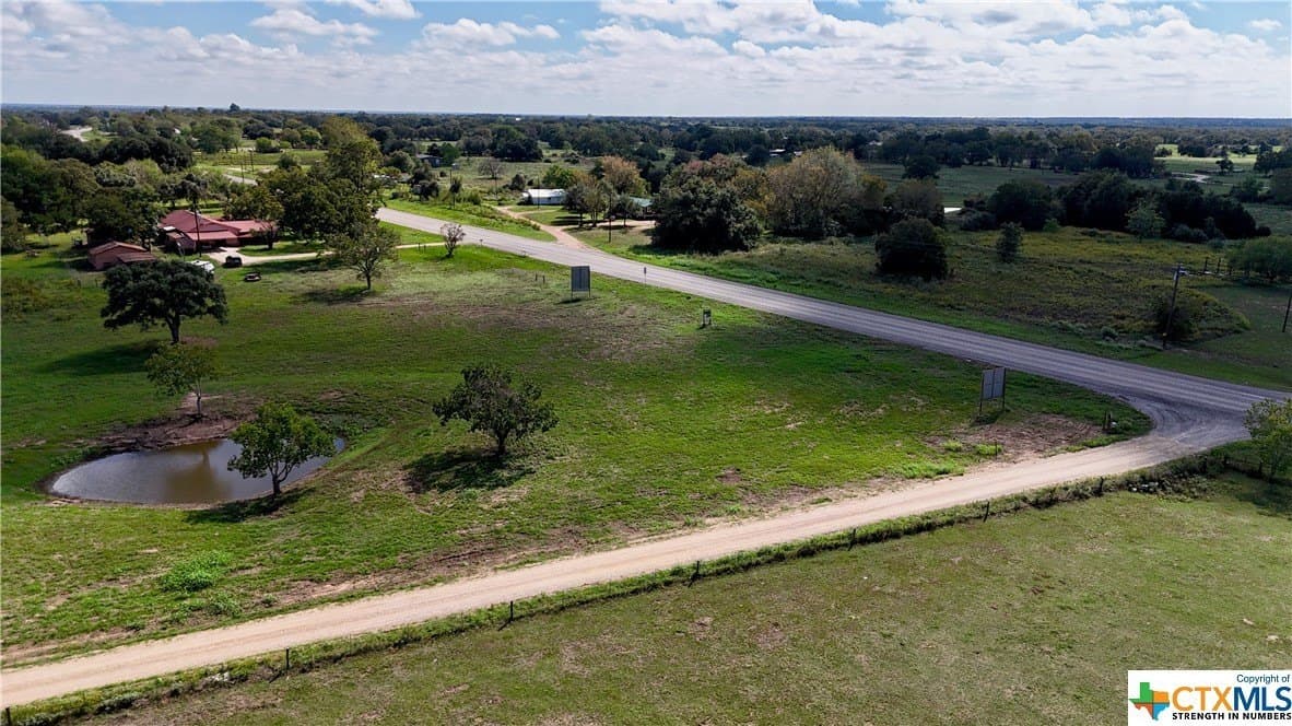 3.17 acres in Lavaca County gallery image 3