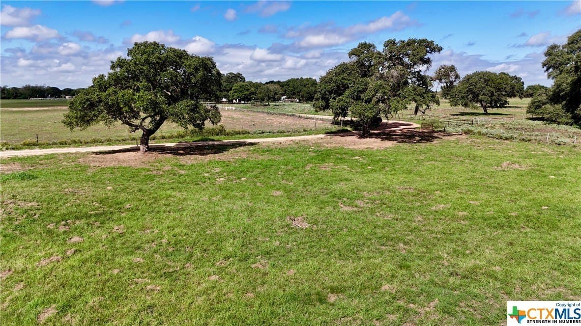 3.17 acres in Lavaca County gallery image 4