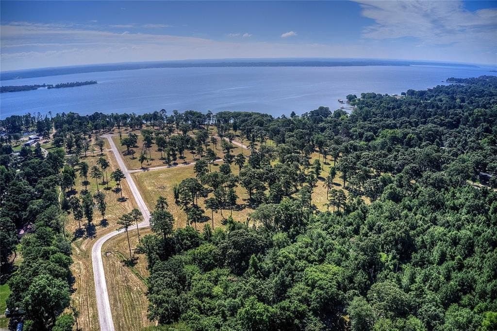 0.95 acres in Henderson County gallery image 3